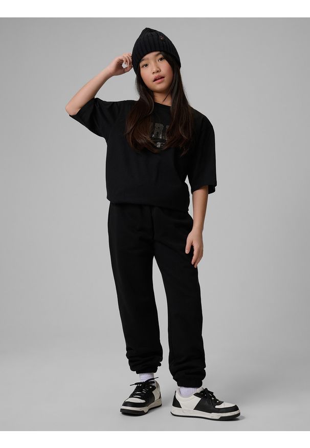4f - 4F Spodnie dresowe joggery dziewczęce - czarne 146 (10-11 lat). Okazja: na co dzień. Kolor: czarny. Materiał: dresówka. Sezon: lato. Styl: casual, sportowy