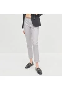 Reserved - Spodnie Chino z paskiem - Jasny szary. Kolor: szary #1