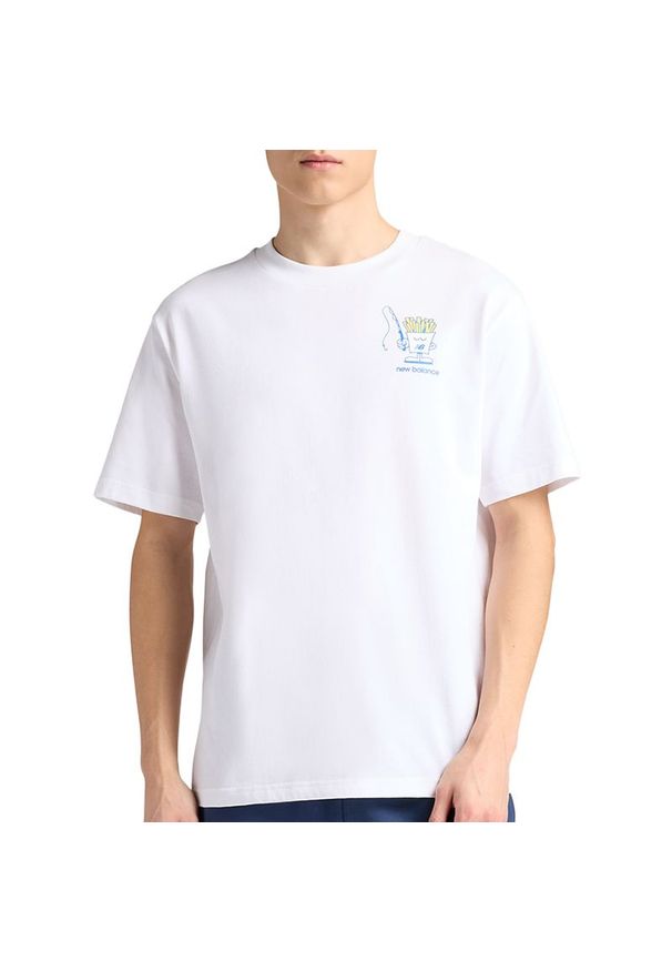 Koszulka męska New Balance MT61I5BMWT - biała. Kolor: biały. Materiał: bawełna. Długość rękawa: krótki rękaw. Długość: krótkie. Wzór: kolorowy