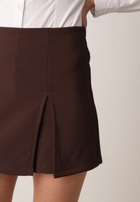 Born2be - Brązowe Spódnico-Szorty z Wysokim Stanem Zdobione Rozcięciem Crethoesa. Okazja: na co dzień. Stan: podwyższony. Kolor: brązowy. Materiał: materiał. Wzór: aplikacja. Styl: casual #5