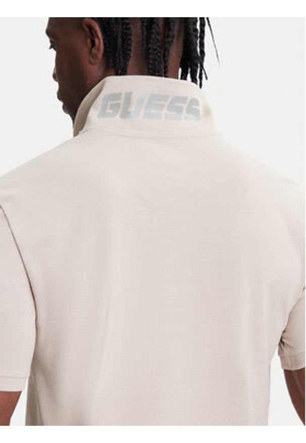 Guess Polo Z5YP02 K9WF1 Beżowy Regular Fit. Typ kołnierza: polo. Kolor: beżowy. Materiał: bawełna