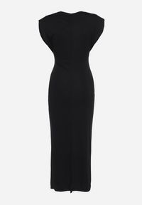 Born2be - Czarna Dopasowana Sukienka z Krótkim Rękawem i Poduszkami na Ramionach z Rozcięciem Fionella. Kolor: czarny. Długość rękawa: krótki rękaw. Styl: elegancki #2