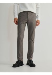 Reserved - Spodnie chino slim - szary. Kolor: szary. Materiał: tkanina, bawełna
