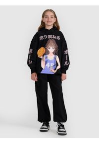 4f - 4F Bluza dresowa nierozpinana z kapturem dziewczęca - czarna 140 (9-10 lat). Okazja: na co dzień, na spacer, na uczelnię. Typ kołnierza: kaptur. Kolor: czarny. Materiał: dresówka. Wzór: gładki, ze splotem, nadruk. Sezon: lato. Styl: sportowy, casual, elegancki #2