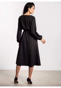 Infinite You - Elegancka sukienka rozkloszowana z długim rękawem czarna. Kolor: brązowy, czarny. Długość rękawa: długi rękaw. Styl: elegancki #2