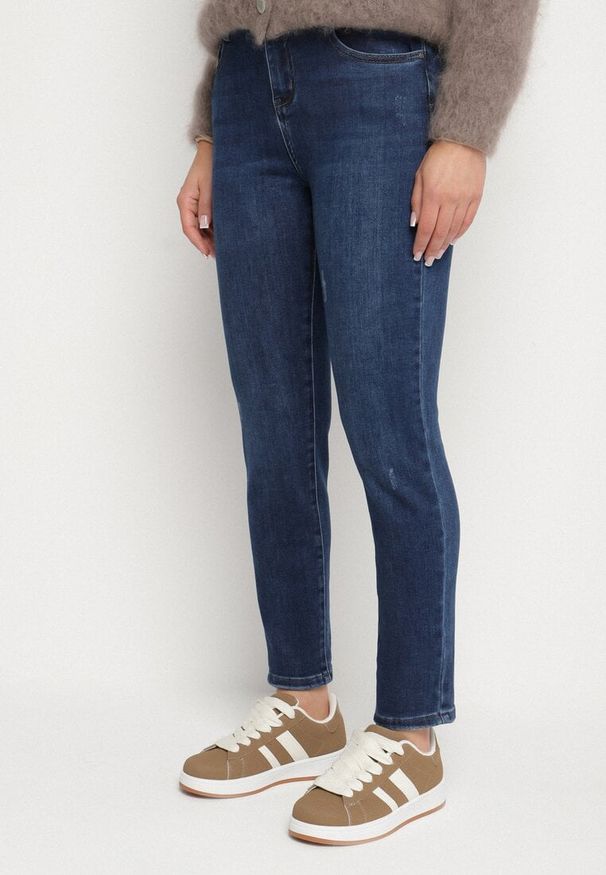 Born2be - Niebieskie Jeansy z Domieszką Wiskozy o Kroju Skinny z Regularnym Stanem Zenisa. Okazja: na co dzień. Kolor: niebieski. Styl: casual