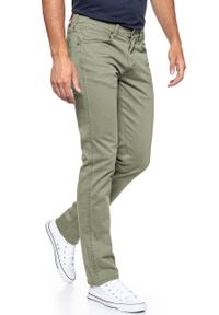 Wrangler - WRANGLER SPODNIE MĘSKIE GREENSBORO DUSTY OLIVE W15QBB65M. Materiał: materiał #10