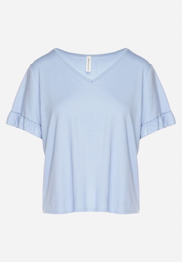 Born2be - Niebieska Bluzka z Dekoltem w Serek z Wiskozą Zdobiona Falbankami przy Rękawach Aliriva. Okazja: na co dzień. Typ kołnierza: dekolt w serek, kołnierz z falbankami. Kolor: niebieski. Materiał: wiskoza. Wzór: aplikacja. Styl: elegancki, casual, klasyczny