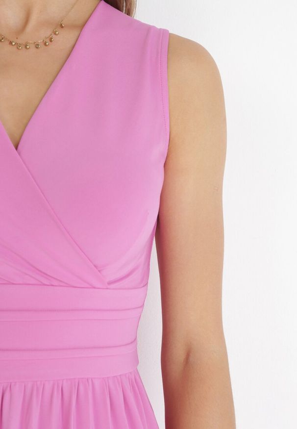 Born2be - Różowa Sukienka Midi Bez Rękawów z Plisowanym Dołem Dreana. Kolor: różowy. Długość rękawa: bez rękawów. Styl: elegancki. Długość: midi