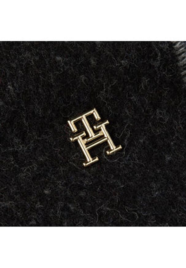 TOMMY HILFIGER - Tommy Hilfiger Szalik Th Evening Fluffy Scarf AW0AW15354 Czarny. Kolor: czarny. Materiał: materiał