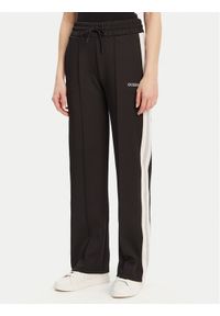 Guess Spodnie dresowe V5GB12 KCRU2 Czarny Regular Fit. Kolor: czarny. Materiał: syntetyk