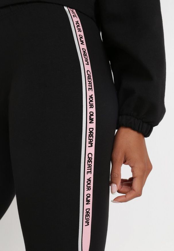 Born2be - Czarne Legginsy Aikima. Okazja: na co dzień. Kolor: czarny. Materiał: guma, bawełna. Długość: długie. Wzór: napisy. Styl: casual, sportowy