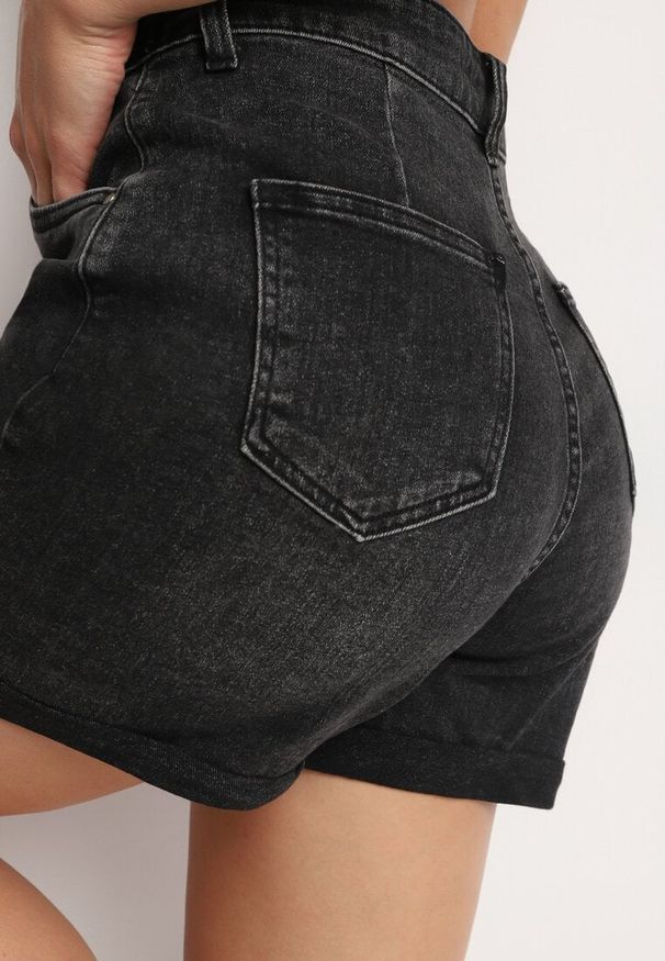 Born2be - Ciemnoszare Szorty Jeansowe z Wysokim Stanem z Metalicznymi Guzikami i Napami Ezorea. Stan: podwyższony. Kolor: szary. Materiał: jeans. Długość: krótkie. Sezon: lato