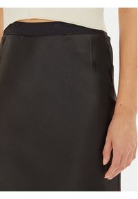 Gina Tricot Spódnica midi 23423 Czarny Regular Fit. Kolor: czarny. Materiał: syntetyk, satyna #5