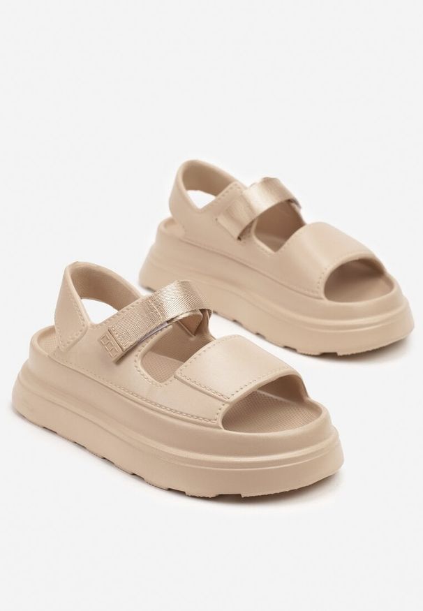 Born2be - Ciemnobeżowe Sandały Sportowe na Grubej Podeszwie Lisaniel. Zapięcie: rzepy. Kolor: beżowy. Materiał: len. Sezon: lato. Styl: sportowy