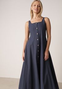 Born2be - Granatowa Rozkloszowana Sukienka z Bawełną Wiskozą i Guzikami Appeia. Okazja: na co dzień. Kolor: niebieski. Materiał: wiskoza, bawełna. Długość rękawa: na ramiączkach. Styl: casual, klasyczny #3