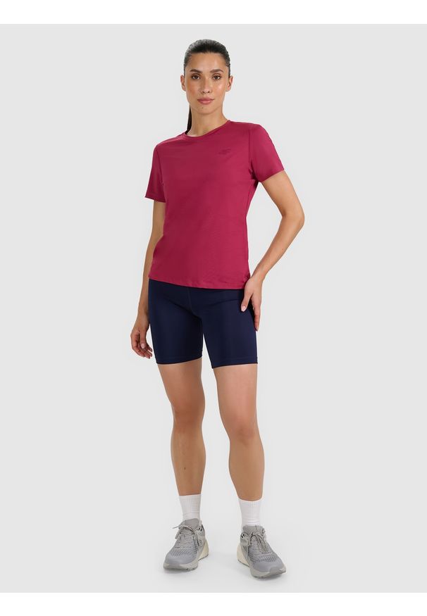 4f - 4F Koszulka treningowa regular szybkoschnąca damska - czerwona S. Kolor: czerwony. Materiał: poliester, włókno, elastan, materiał. Długość rękawa: krótki rękaw. Długość: krótkie. Wzór: gładki, ze splotem. Sport: fitness