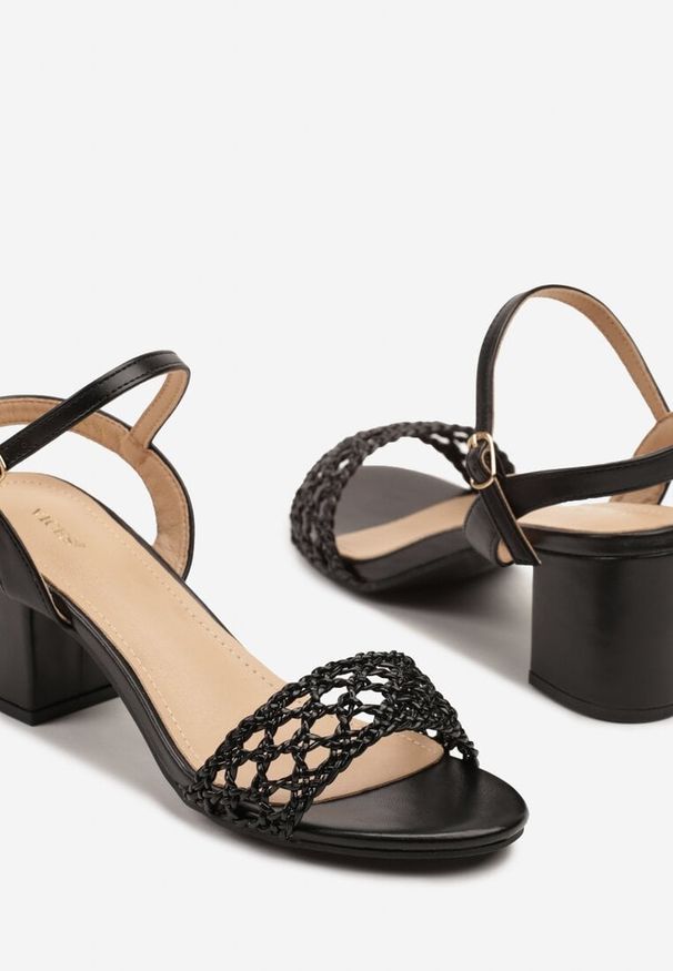 Born2be - Czarne Sandały Vices na Słupku z Szydełkowym Paskiem Zivi. Okazja: na spotkanie biznesowe, na spacer. Zapięcie: pasek. Kolor: czarny. Obcas: na słupku. Styl: biznesowy, elegancki