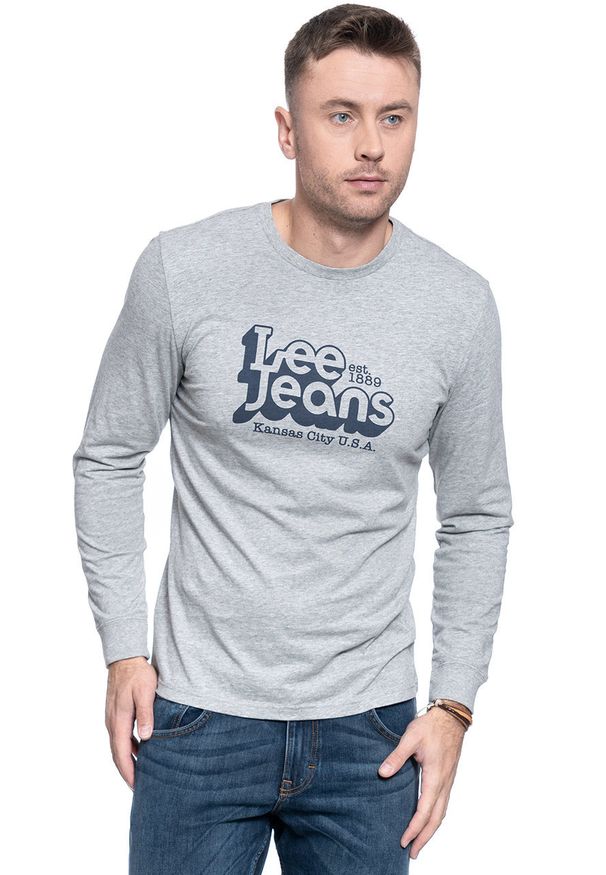 Lee - MĘSKI LONGSLEEVE LEE SEASONAL 70S LOGO GREY MELE L62OFQ37 112114755. Długość rękawa: długi rękaw