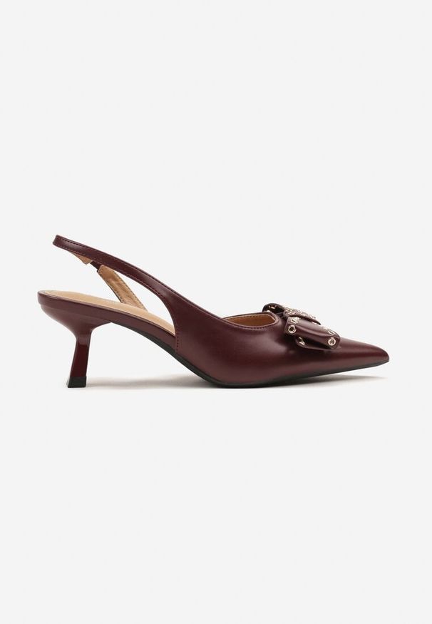 Renee - Czerwone Sandały Slingback na Kaczuszce Zdobione Kokardą z Nitami Rizonna. Okazja: na co dzień. Kolor: czerwony. Wzór: aplikacja. Obcas: na szpilce. Styl: klasyczny, elegancki, casual. Wysokość obcasa: średni