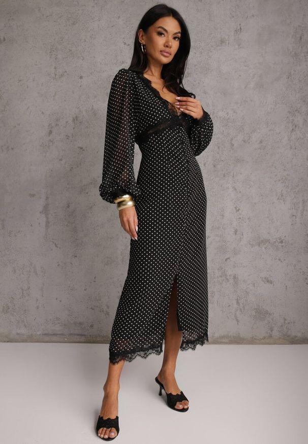 Renee - Czarna Sukienka w Kropki Ozdobiona Koronką i Przezroczystymi Rękawami Neanirae. Typ kołnierza: dekolt w kształcie V. Kolor: czarny. Materiał: koronka. Wzór: kropki, aplikacja, koronka. Sezon: wiosna. Styl: klasyczny