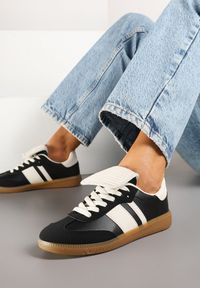 Renee - Czarne Sneakersy w Stylu Tenisówek z Wywinięciem Aveloren. Okazja: na co dzień. Zapięcie: sznurówki. Kolor: czarny. Materiał: jeans. Obcas: na płaskiej podeszwie