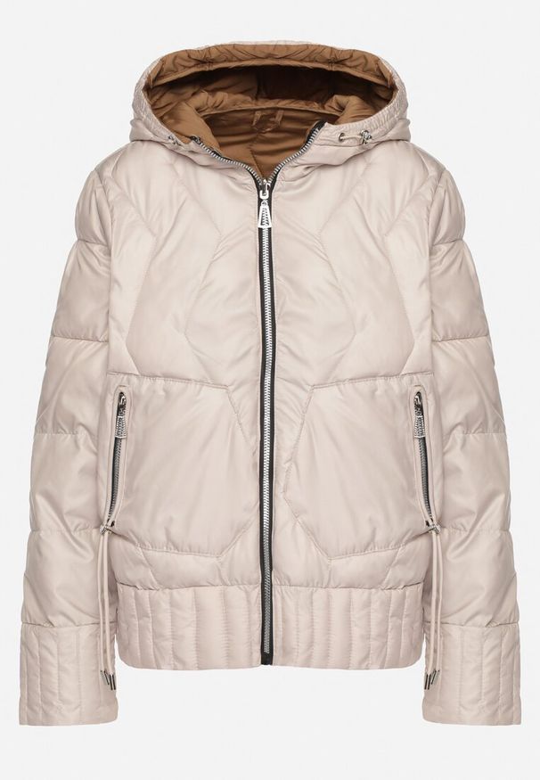 Born2be - Beżowa Dwustronna Kurtka Pikowana z Kieszeniami i Kapturem Eralethra. Okazja: na co dzień, na spacer. Kolor: beżowy. Materiał: jeans. Długość rękawa: długi rękaw. Długość: długie. Wzór: aplikacja. Styl: casual, elegancki