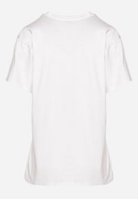 Born2be - Biały Bawełniany T-shirt Wykończony z Przodu Cyrkoniami Hulilla. Okazja: na co dzień. Kolor: biały. Materiał: bawełna. Wzór: aplikacja. Styl: casual, elegancki #7