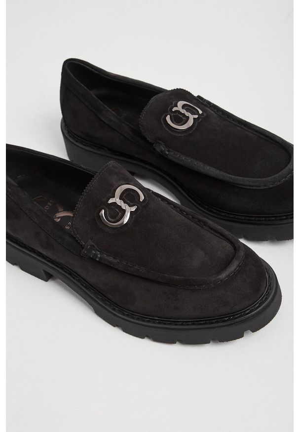 Mokasyny męskie zamszowe CESARE CASADEI. Materiał: zamsz