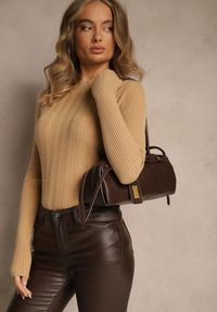 Renee - Beżowy Golf z Tłoczonym Wzorem Ralinnea. Okazja: na co dzień. Typ kołnierza: golf. Kolor: beżowy. Styl: casual, klasyczny