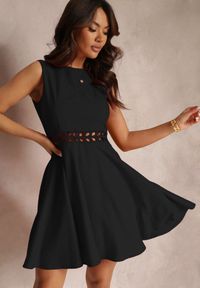 Renee - Czarna Sukienka z Wycięciami w Pasie Bez Rękawów Caside. Kolor: czarny. Długość rękawa: bez rękawów