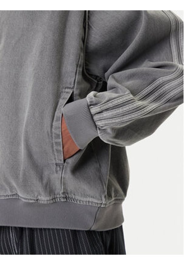 Adidas - adidas Kurtka jeansowa SST adicolor JW5915 Szary Loose Fit. Kolor: szary. Materiał: bawełna