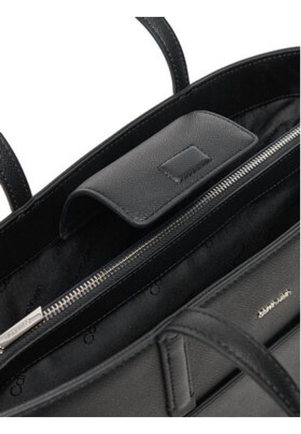 Calvin Klein Torebka Ck Must Medium Shopper_Caviar K60K613086 Czarny. Kolor: czarny. Materiał: skórzane