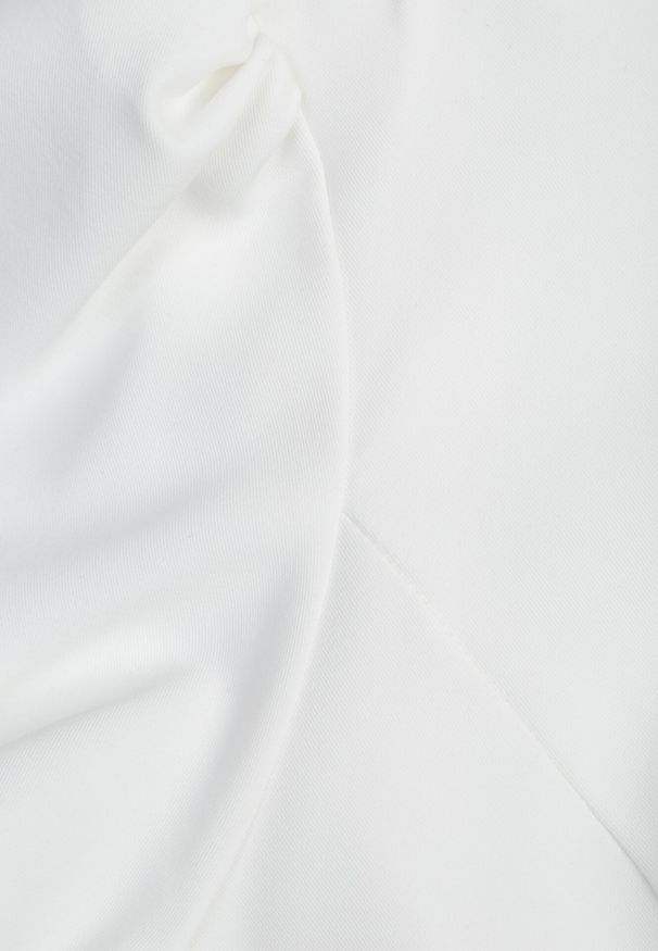 Born2be - Biała Elegancka Sukienka VICES o Rozkloszowanym Kroju z Krótkim Rękawem Aezith. Okazja: na komunię, na wesele, na ślub cywilny. Kolor: biały. Długość rękawa: krótki rękaw. Typ sukienki: proste, rozkloszowane. Styl: elegancki