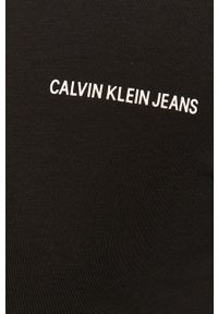 Calvin Klein Jeans - T-shirt J30J318068.4891. Okazja: na co dzień. Kolor: czarny. Materiał: dzianina. Wzór: gładki. Styl: casual #2