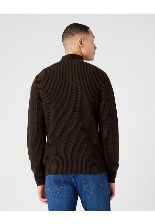 Wrangler - WRANGLER HALF ZIP KNIT MĘSKI SWETER ROZPINANY DELICIOSO BROWN W8D0PJH38 112321332. Okazja: na co dzień, na randkę. Typ kołnierza: golf. Materiał: wełna, bawełna, materiał, poliamid, jeans. Długość rękawa: długi rękaw. Długość: długie. Styl: klasyczny, elegancki, casual
