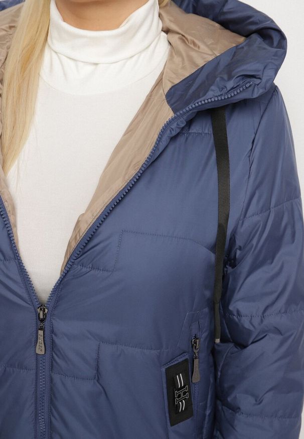 Born2be - Niebieska Pikowana Kurtka z Kapturem i Ozdobnymi Suwakami Tulirisa. Okazja: na co dzień. Typ kołnierza: kaptur. Kolekcja: plus size. Kolor: niebieski. Materiał: jeans. Styl: sportowy, casual