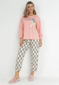 Born2be - Różowy 2-częściowy Komplet Piżamowy z Bluzką i Spodniami Ophilena. Kolor: różowy. Długość: długie. Wzór: nadruk #1