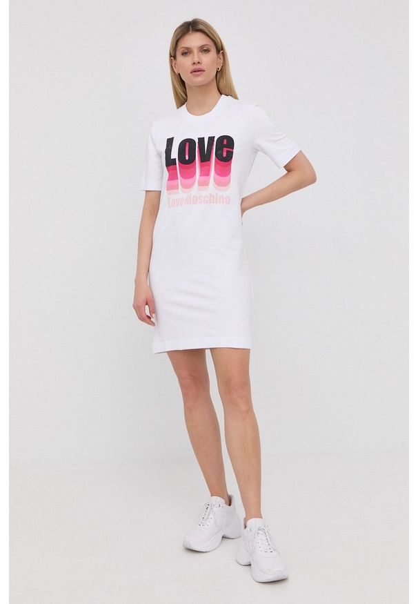 Love Moschino sukienka kolor biały mini prosta. Okazja: na co dzień. Kolor: biały. Wzór: aplikacja. Typ sukienki: proste. Styl: casual. Długość: mini