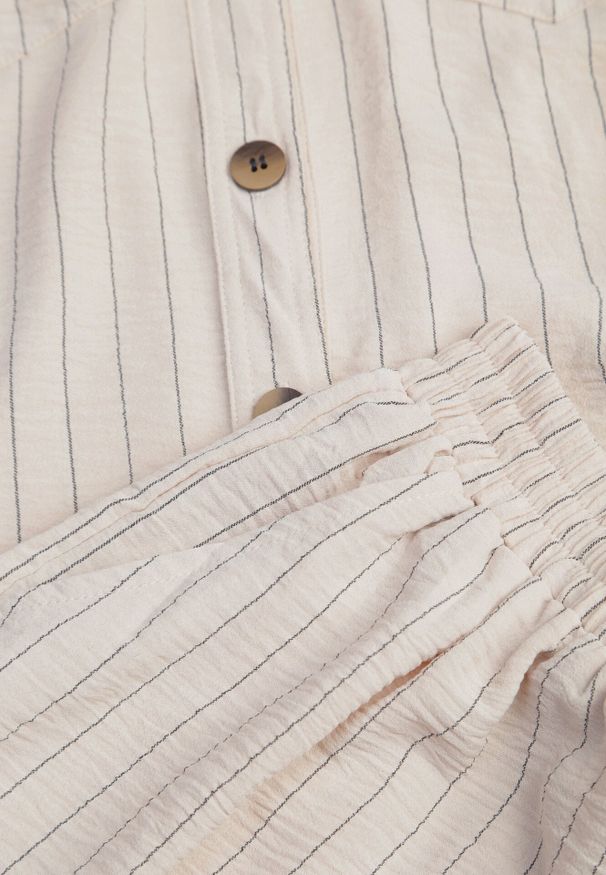 Born2be - Beżowy Wiskozowy Komplet Szerokie Spodnie i Koszula Bez Rękawów z Wiązaniem Zanran. Kolor: beżowy. Materiał: wiskoza