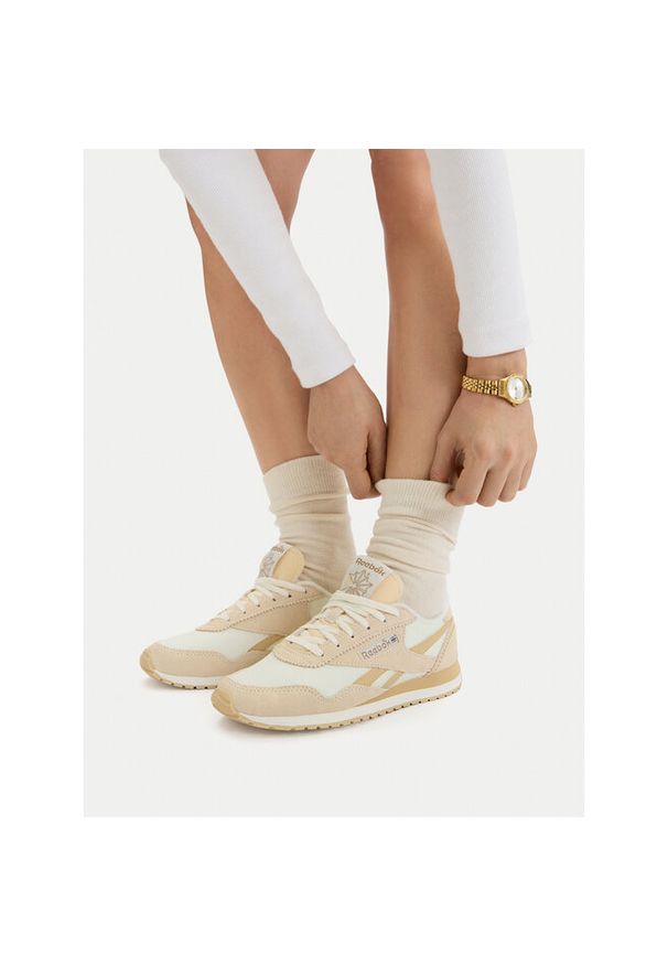 Sneakersy Reebok. Kolor: kremowy. Model: Reebok Classic