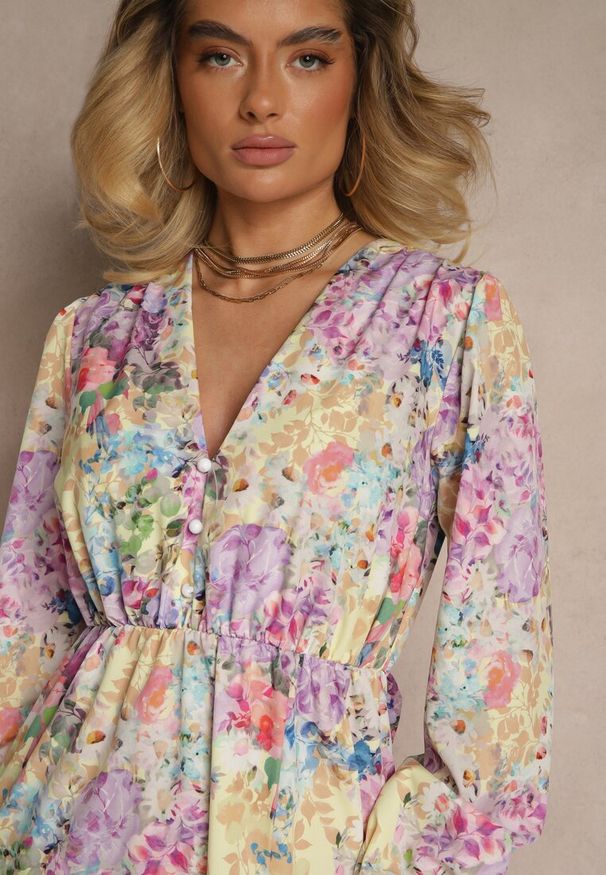 Renee - Żółta Sukienka w Kwiatowy Print o Rozkloszowanym Kroju z Dekoltem w Serek Janellia. Typ kołnierza: dekolt w serek. Kolor: żółty. Długość rękawa: długi rękaw. Wzór: kwiaty, nadruk. Typ sukienki: rozkloszowane