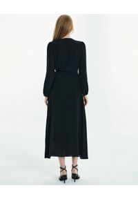 LOVLI SILK - Czarna maxi sukienka o kopertowym kroju #NO.66. Kolor: czarny. Materiał: jedwab. Typ sukienki: kopertowe. Długość: maxi
