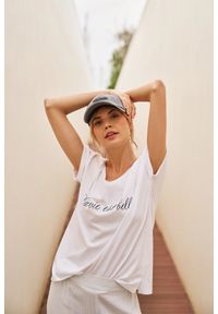 MOODO - T-shirt z napisem biały. Kolor: biały. Materiał: bawełna. Wzór: napisy