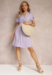 Renee - Fioletowa Sukienka z Wiskozy Jadith. Kolor: fioletowy. Materiał: wiskoza. Długość rękawa: krótki rękaw. Wzór: gładki. Sezon: lato. Typ sukienki: kopertowe. Długość: mini #3