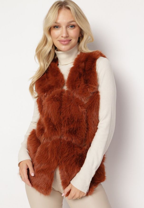 Born2be - Brązowo-Pomarańczowa Kamizelka Futrzana z Wstawkami z Ekoskóry Batliewa. Kolor: brązowy. Materiał: futro. Wzór: aplikacja