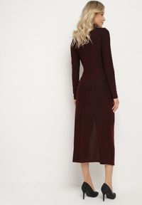Born2be - Bordowa Dopasowana Sukienka z Wiskozą Ozdobiona Marszczeniem i Rozcięciem z Boku Lilindra. Okazja: na co dzień. Kolor: czerwony. Materiał: wiskoza. Wzór: aplikacja. Typ sukienki: dopasowane. Styl: casual #3