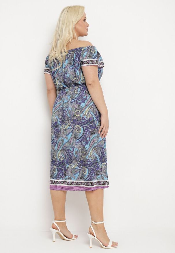 Born2be - Niebieska Bawełniana Sukienka Hiszpanka ze Sznurkiem w Talii i Wzorem Paisley Anneipa. Okazja: na co dzień. Typ kołnierza: dekolt hiszpanka. Kolekcja: plus size. Kolor: niebieski. Wzór: paisley. Typ sukienki: dla puszystych. Materiał: bawełna. Sezon: lato. Styl: casual, elegancki