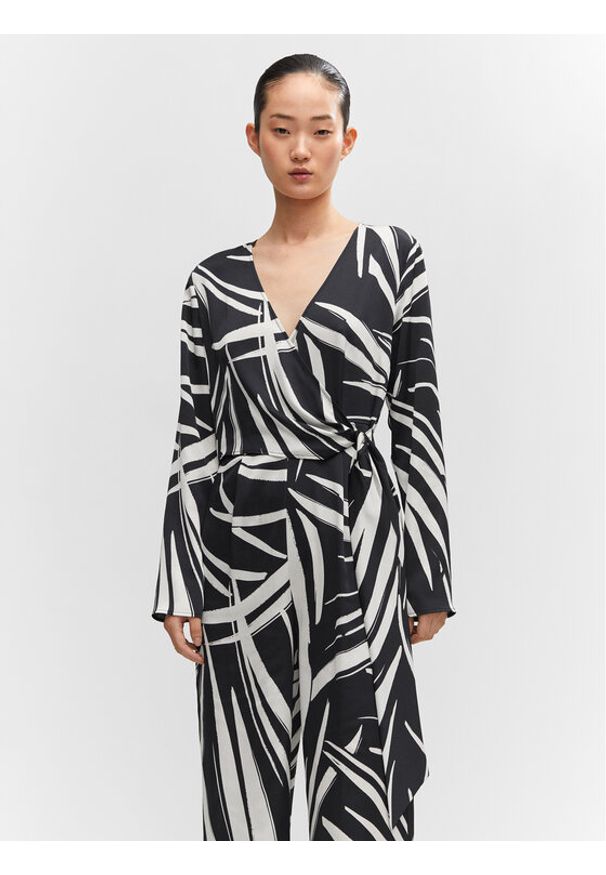 mango - Mango Kombinezon Delfina 57063804 Czarny Regular Fit. Kolor: czarny. Materiał: syntetyk