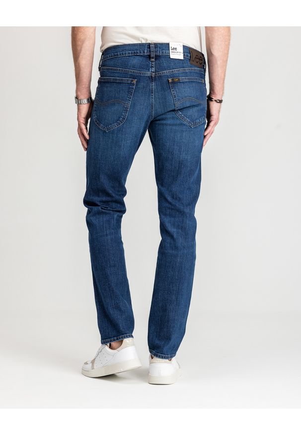 Lee - LEE DAREN MĘSKIE SPODNIE JEANSOWE REGULAR STRAIGHT L707KNDD 112118219. Okazja: na co dzień, do pracy. Długość: krótkie. Wzór: napisy, jednolity. Sezon: jesień, wiosna, lato. Styl: klasyczny, casual